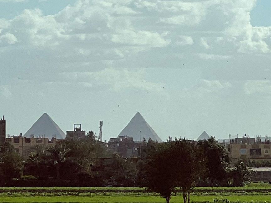 Giza_pyramids_sm.jpg